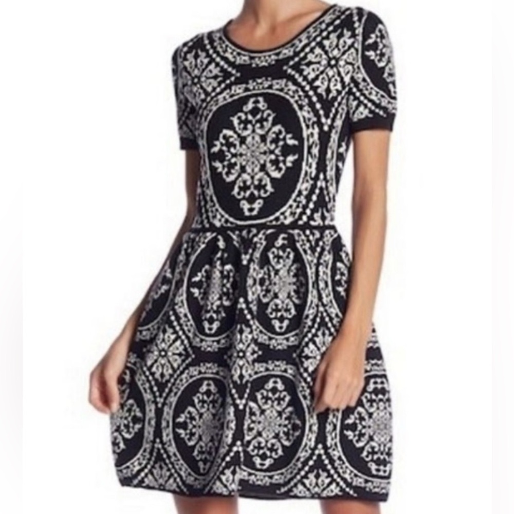 Romeo+Juliet Couture Black And White Short Sleeve Knit Dress Size M